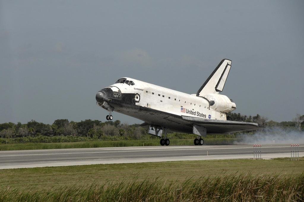 Amazon.com: Space Shuttle Endeavour Landing Orbiter Vehicle OV103
